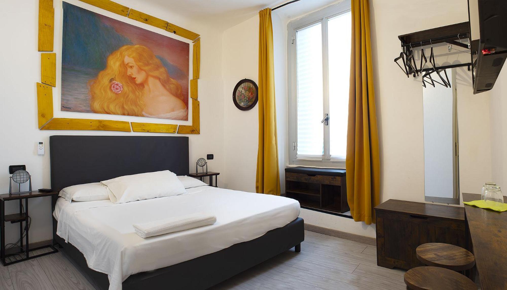Hotel Red And Blues Music Genua